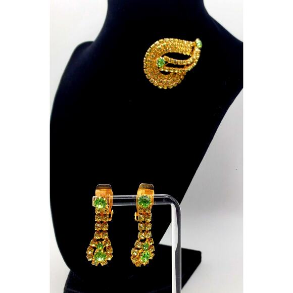 Citrine Green Rhinestone Brooch Clip Earrings Teardrop Pin Vintage 60s Gold Tone - Picture 1 of 8